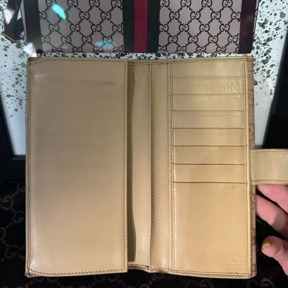 Gucci Shimmer Lovely Heart Wallet Pre-Loved - Picture 10 of 13